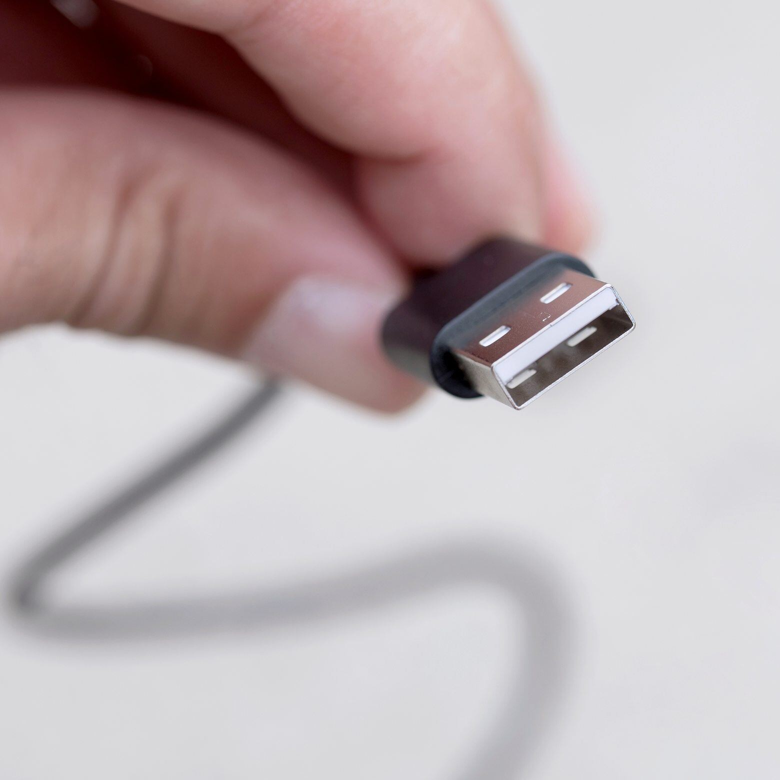 usb-cable-in-hand